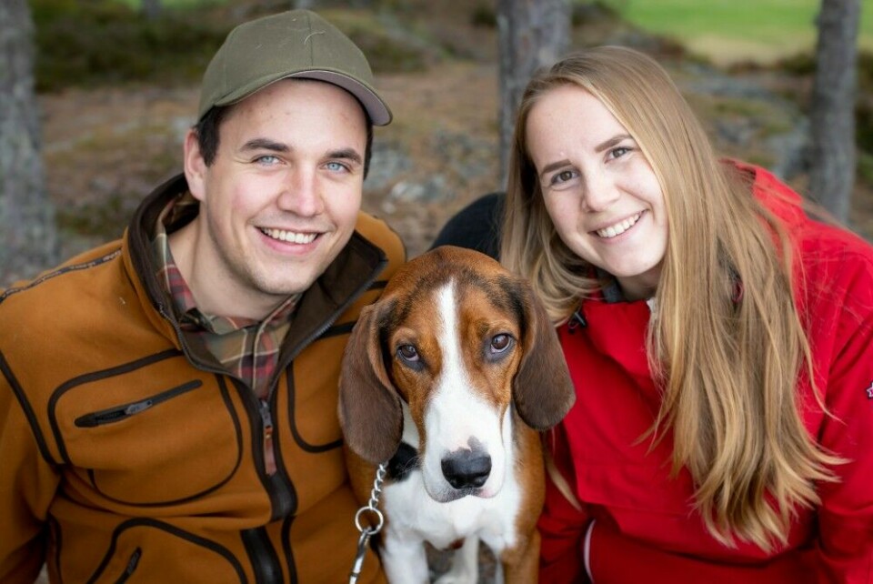 Samboerne Vetle Berntsen og Vilde Nilsen fra Skien føler at de har vært veldig heldige med valg av hund. Utstillinger og jaktprøver gir også noen mål å trene mot, sier de to.