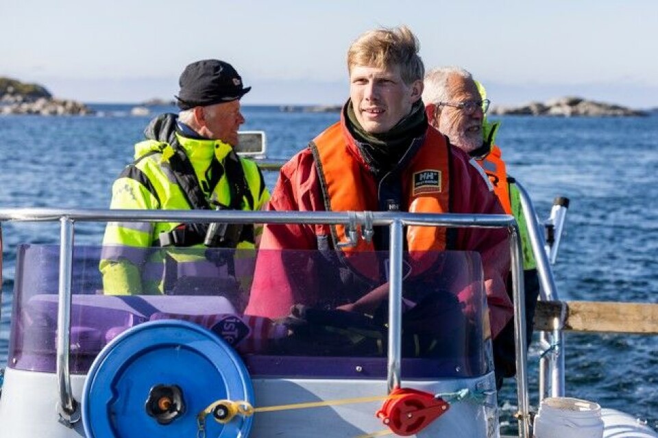 Øystein Pettersen (bak venstre) er foreningens hytteansvarlig, mens Sverre Martens har forfattet Tromsø JFFs 100-årsjubileumsbok. Her er de på sightseeing sammen Mathias Sandvik bak roret. Foto: Jo Straube Øystein Pettersen (bak venstre) er foreningens hytteansvarlig, mens Sverre Martens har forfattet Tromsø JFFs 100-årsjubileumsbok. Her er de på sightseeing sammen Mathias Sandvik bak roret. Foto: Jo Straube