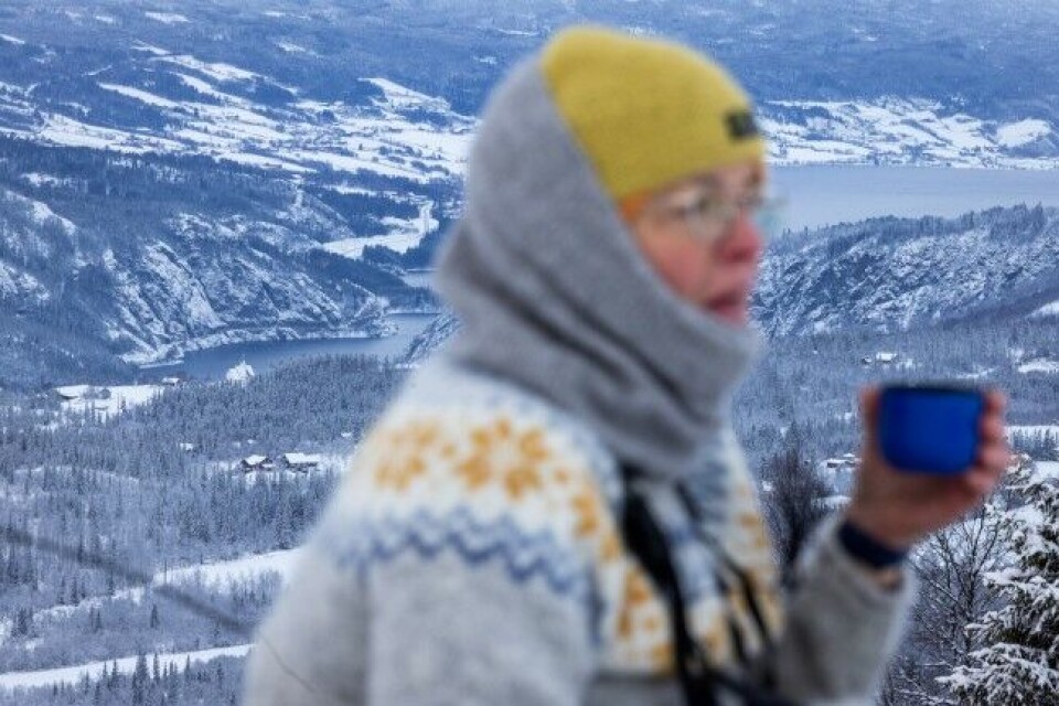 Fra elgposten kan presten se Hensåsen kirke, en av fem kirker i prestegjeldet. Fra elgposten kan presten se Hensåsen kirke, en av fem kirker i prestegjeldet.