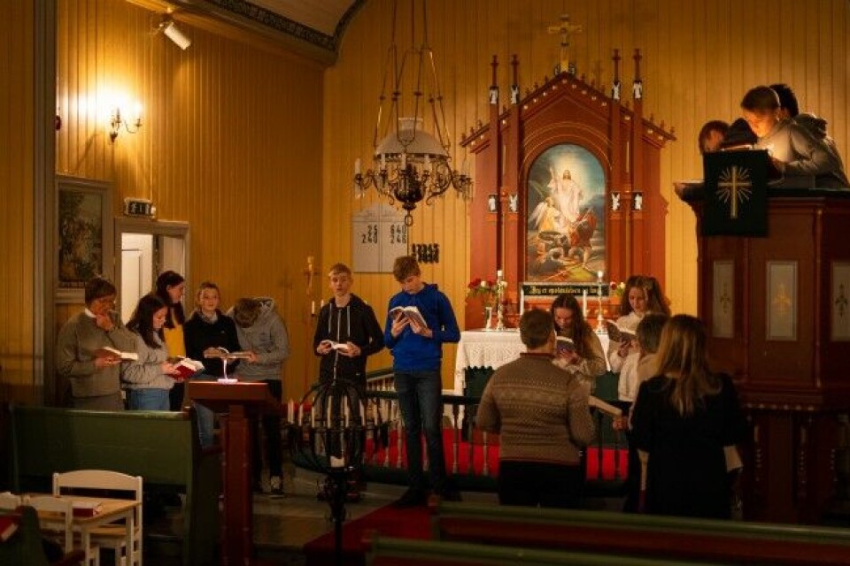 Den andre søndagen i advent er det konfirmantenes tur til å drøfte bærekraftmålet om god utdanning til alle. Her øves høytlesning i forkant av messen. Den andre søndagen i advent er det konfirmantenes tur til å drøfte bærekraftmålet om god utdanning til alle. Her øves høytlesning i forkant av messen.