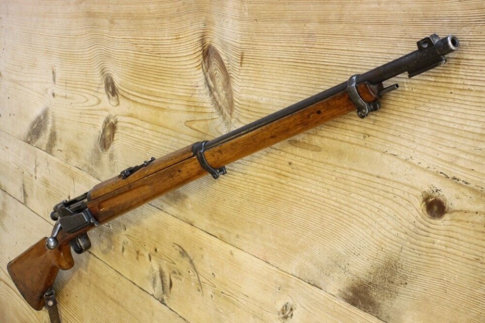 Langkragen var den vanligste varianten av Krag-Jørgensen-geværet, og ble brukt av den norske hæren i årene 1894 -1940. Langkragen var den vanligste varianten av Krag-Jørgensen-geværet, og ble brukt av den norske hæren i årene 1894 -1940.