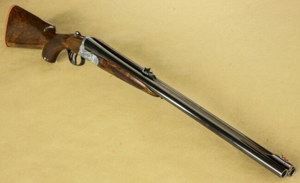 Den klassiske dobbeltrifla er en sideligger. Her en Rizzini Rhino i .500 Nitro Express 3’’. Rifla leveres klargjort for montering av rødpunkt- eller kikkertsikte. Den klassiske dobbeltrifla er en sideligger. Her en Rizzini Rhino i .500 Nitro Express 3’’. Rifla leveres klargjort for montering av rødpunkt- eller kikkertsikte.
