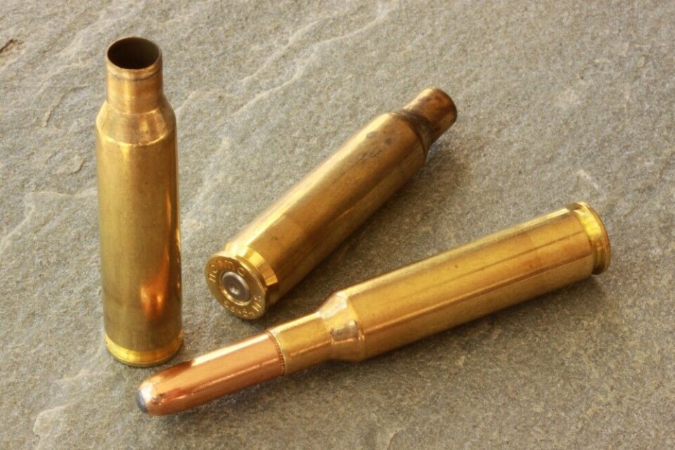 Patronene i kaliber 6,5x54 Mannlicher-Schönauer er ladet med lange, rundnesede 10 grams kuler, som originalen. Hylsene er i produksjon hos Norma. Patronene i kaliber 6,5x54 Mannlicher-Schönauer er ladet med lange, rundnesede 10 grams kuler, som originalen. Hylsene er i produksjon hos Norma.