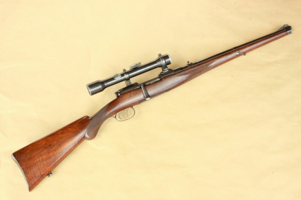 Mannlicher-Schönauer modell 1903 fra Steyr er en særdeles hendig og vellaget rifle. Denne er produsert i 1908. Helstokkrifler har siden den gang blitt kalt «Mannlicher».