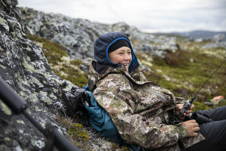 Daniel Damsgaard (11) synes jakt er knallkjekt. Her sitter han på Helgehaugen, oppkalt etter oldefar Helge.