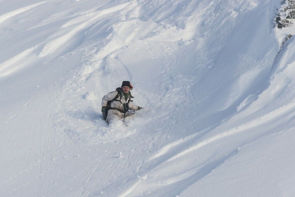 Å jakte i brattheng på vinteren kan være risikofylt. Obs for snøskredfaren! Å jakte i brattheng på vinteren kan være risikofylt. Obs for snøskredfaren!