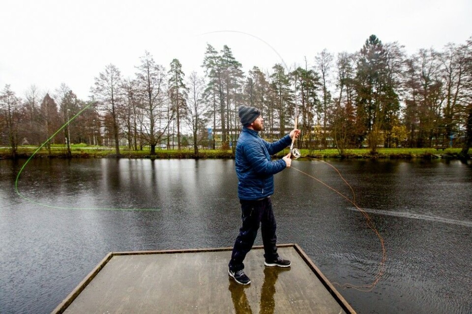 Speykastet er en lite kraftkrevende kasteteknikk, men timingen må sitte. Det forutsetter trening. Her ser vi en av verdens beste speykastere, Tommy Aarkvisla, i aksjon. Speykastet er en lite kraftkrevende kasteteknikk, men timingen må sitte. Det forutsetter trening. Her ser vi en av verdens beste speykastere, Tommy Aarkvisla, i aksjon.
