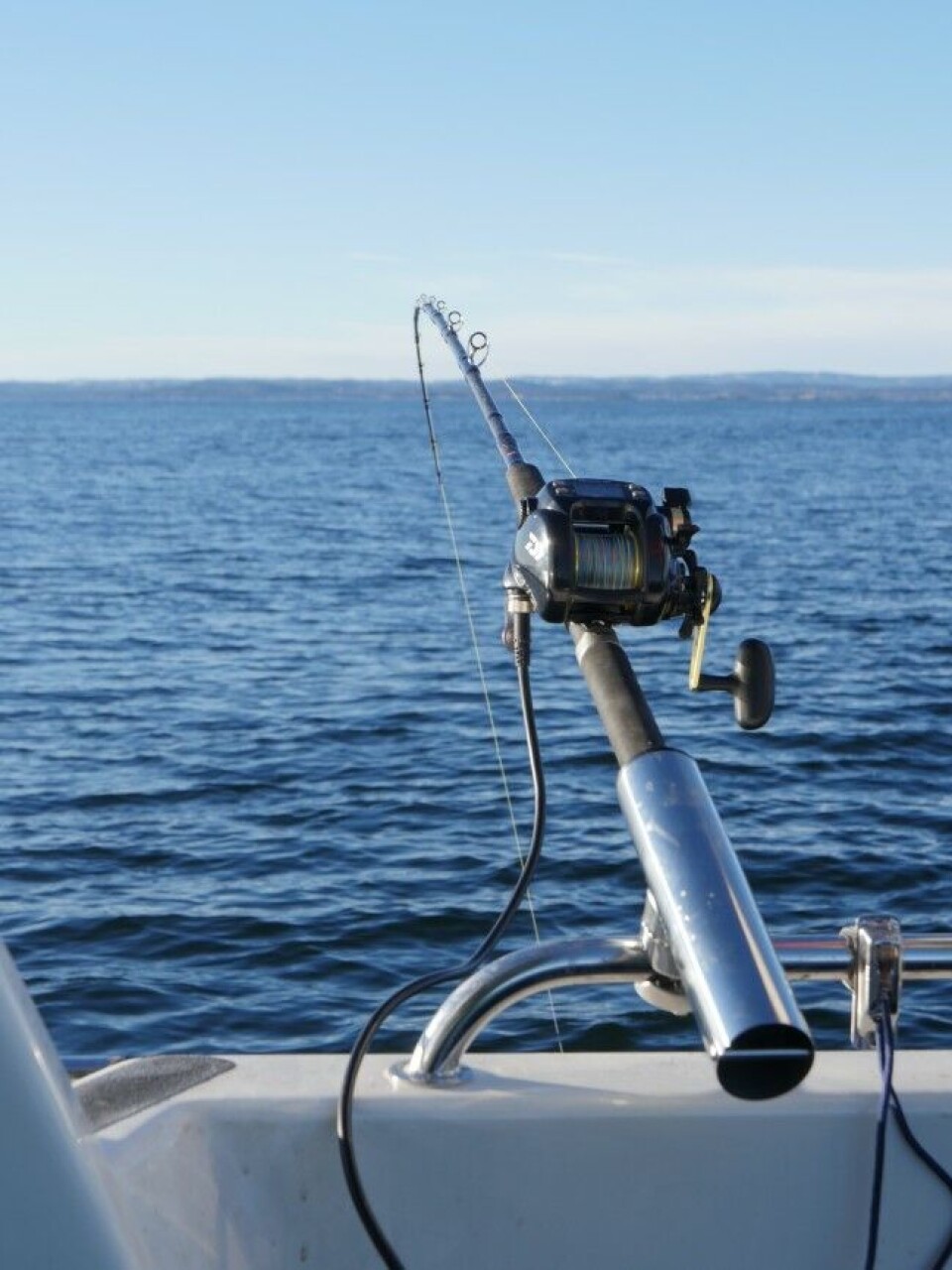 Det kan ta 10-15 minutt å sveive opp ett tomt kroksett fra dypet for hånd, og det dobbelte med stor fisk på. Med el-snella tar det omtrent 5 minutt. Imens du kan gjøre klart nytt agn, nytt takkel eller rydde i båten. Det kan ta 10-15 minutt å sveive opp ett tomt kroksett fra dypet for hånd, og det dobbelte med stor fisk på. Med el-snella tar det omtrent 5 minutt. Imens du kan gjøre klart nytt agn, nytt takkel eller rydde i båten.