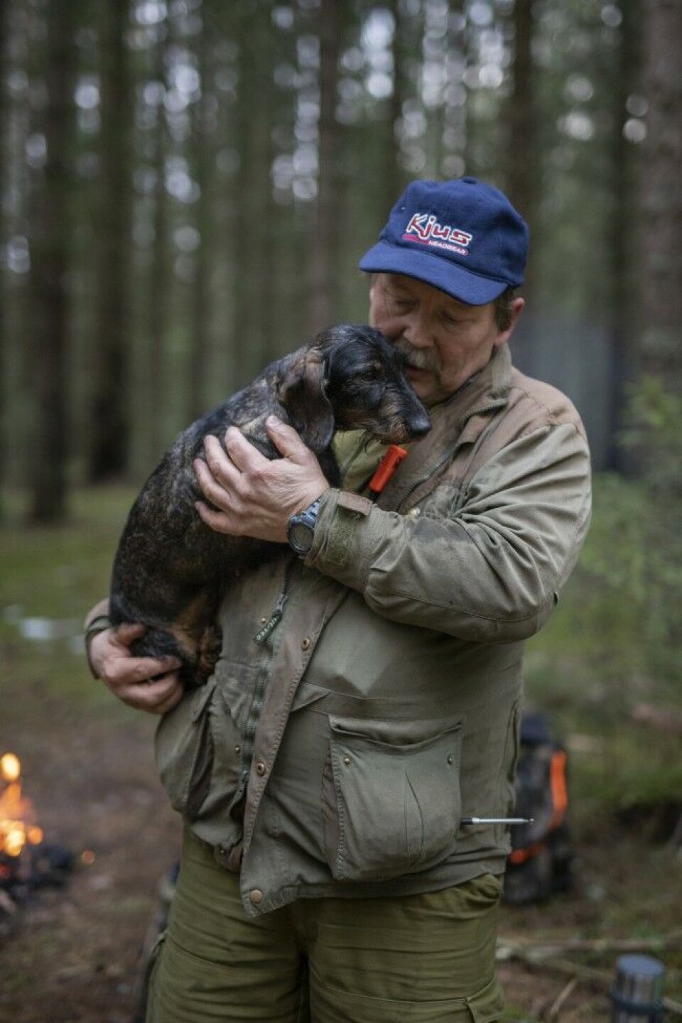 – Hundene har aldri stått i hundegården, så den gror igjen. Sosial kontakt er viktig, ikke bare for at den skal være en god familiehund, men også for at den skal bli en god jakthund, sier Rolf Erik Nilsen. – Hundene har aldri stått i hundegården, så den gror igjen. Sosial kontakt er viktig, ikke bare for at den skal være en god familiehund, men også for at den skal bli en god jakthund, sier Rolf Erik Nilsen.