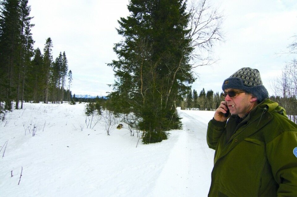 Jaktleder Håvard Amdal får melding om et ferskt rådyrkadaver. Jakta fortsetter! Jaktleder Håvard Amdal får melding om et ferskt rådyrkadaver. Jakta fortsetter!