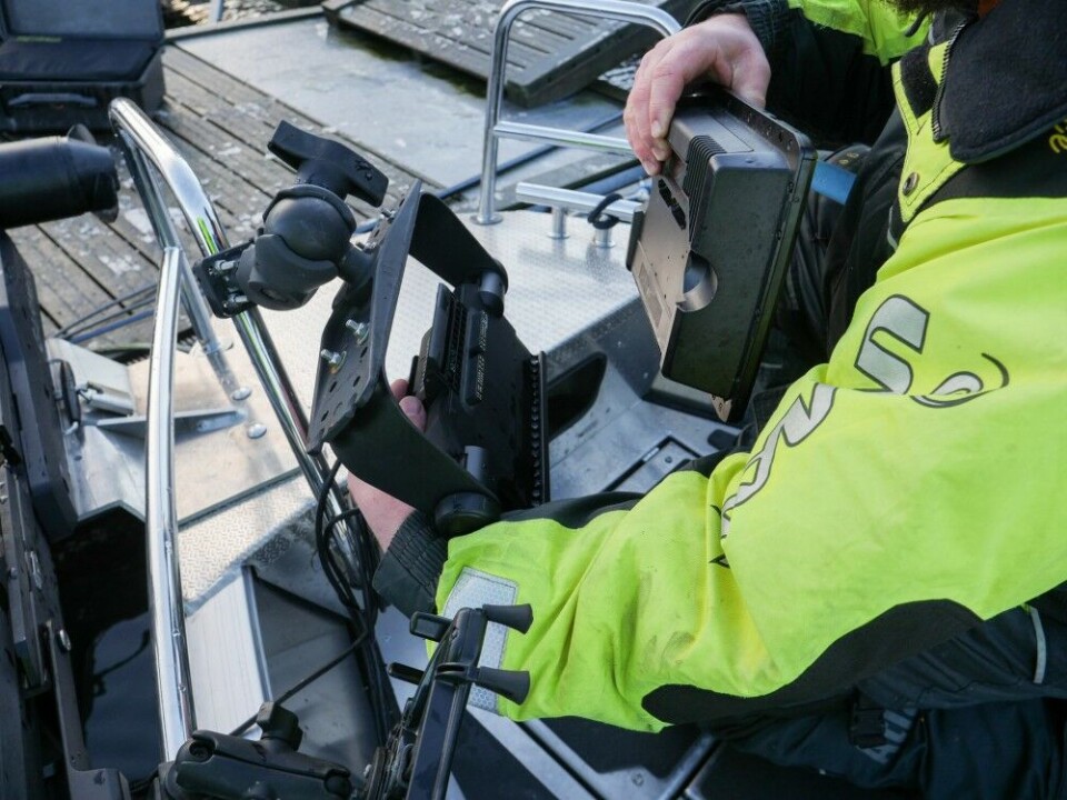 Den robuste og todelte hurtigbraketten er virkelig noe for seg selv. Her kan man velge om man vil sku av hele instrumentet og dra ut alle ledningene hver gang – eller kun klipse av skjermen og ta den med hjem. Den robuste og todelte hurtigbraketten er virkelig noe for seg selv. Her kan man velge om man vil sku av hele instrumentet og dra ut alle ledningene hver gang – eller kun klipse av skjermen og ta den med hjem.