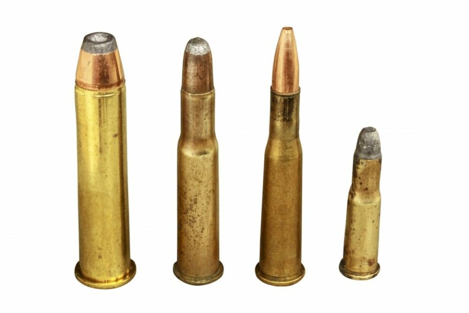 Patroner med ladningen i navnet er fra venstre .45-70 Government, .30-30 Winchester, 25-35 Winchester og 32-20 Winchester. Alle er gamle amerikanske travere fra 1800-tallet. 45-70 Government er USA’s første armépatron fra 1873, de tre øvrige er utviklet for Winchesters bøylerifler. Patroner med ladningen i navnet er fra venstre .45-70 Government, .30-30 Winchester, 25-35 Winchester og 32-20 Winchester. Alle er gamle amerikanske travere fra 1800-tallet. 45-70 Government er USA’s første armépatron fra 1873, de tre øvrige er utviklet for Winchesters bøylerifler.