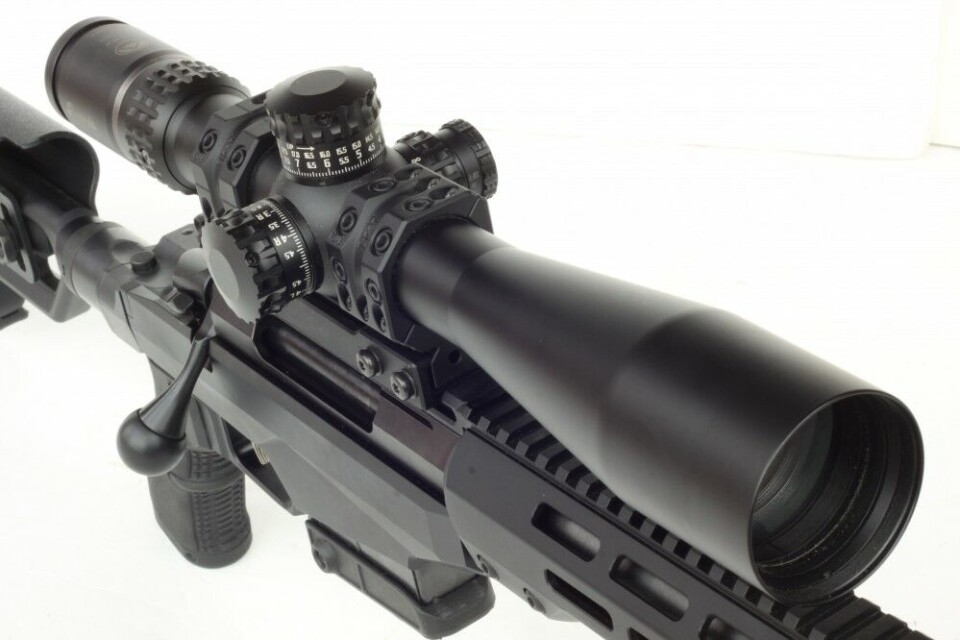 Burris XTR II 5-25x50 er et eksempel på moderne kikkertsikter for ekstreme hold, som også er populært på jakt i USA. Siktet har sidefokus, opplyst trådkors gradert for vindavdrift og kulefall, samt kulebanekompensator. Burris XTR II 5-25x50 er et eksempel på moderne kikkertsikter for ekstreme hold, som også er populært på jakt i USA. Siktet har sidefokus, opplyst trådkors gradert for vindavdrift og kulefall, samt kulebanekompensator.