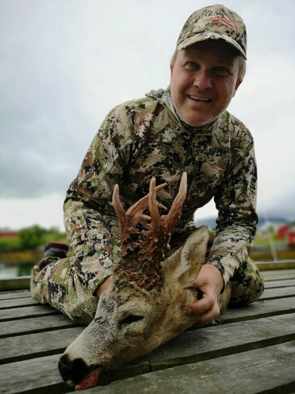 Frits Stephansen skjøt drømmebukken på Vega i august. Den går inn på 10. plass på adelskalenderen for største rådyrgevir felt i Norge. Frits Stephansen skjøt drømmebukken på Vega i august. Den går inn på 10. plass på adelskalenderen for største rådyrgevir felt i Norge.