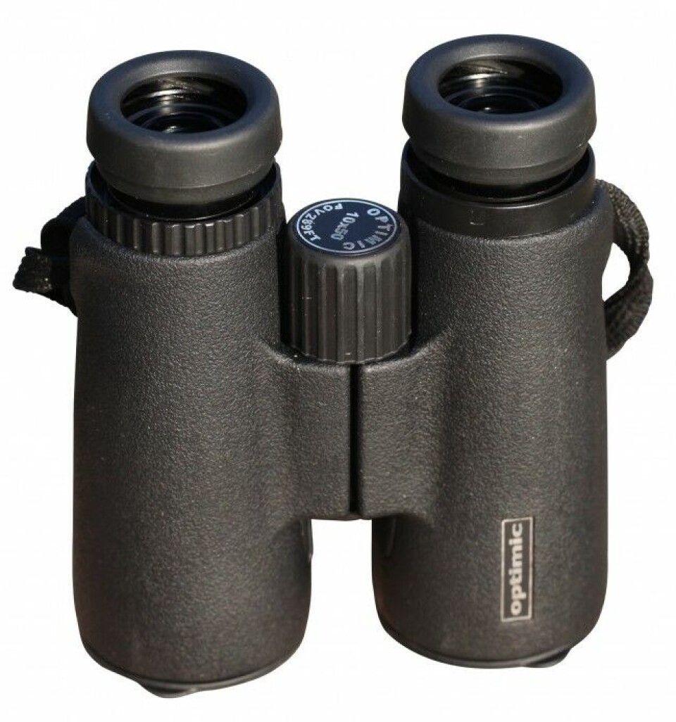 En god håndkikkert er ditt viktigste «verktøy» ved siden av rifla. Her modell Optimic Ultimate i 10 x 50, som ble kåret til den mest kompakte i en tidligere stortest av håndkikkerter. Lyssterk med godt kikkertbilde og god skarphet. Pris ca. 5000 kroner. En god håndkikkert er ditt viktigste «verktøy» ved siden av rifla. Her modell Optimic Ultimate i 10 x 50, som ble kåret til den mest kompakte i en tidligere stortest av håndkikkerter. Lyssterk med godt kikkertbilde og god skarphet. Pris ca. 5000 kroner.