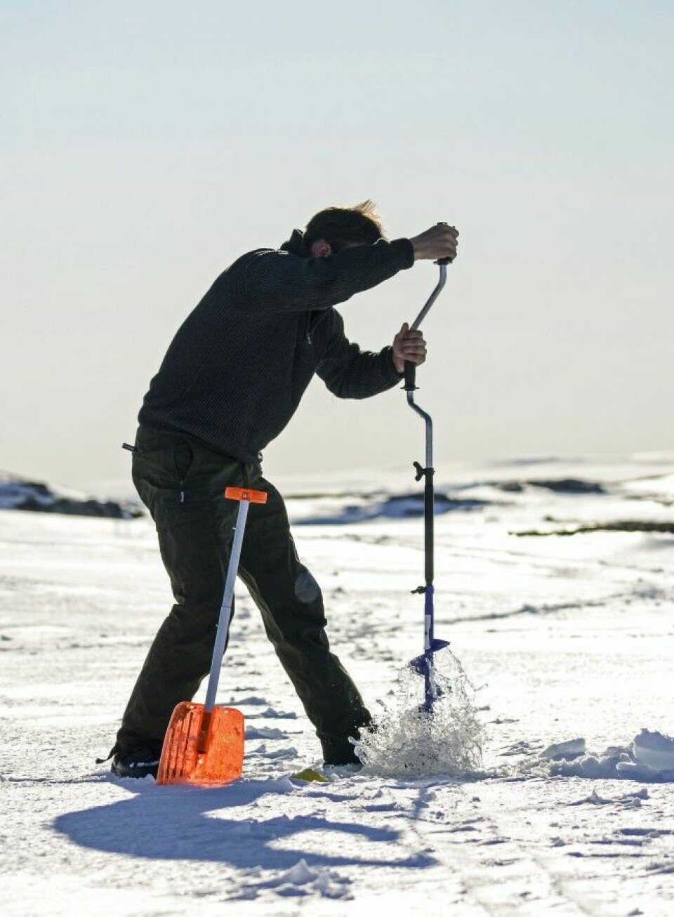Isbor med forlenger er et must dersom du skal komme deg gjennom isen på høyfjellet.
