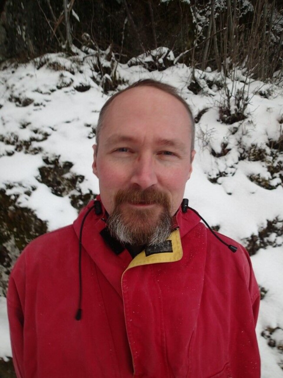 Are Severin Ingulfsvann er førsteamanuensis ved Handelshøyskolen Nord. Hans kompetanseområde er økologisk økonomi og etikk. Altfor ofte foretar nye kjøp uten at det er nødvendig, mener han og tror at det beste tiltaket som kan dempe forbruket er høyere priser på klær og utstyr. Are Severin Ingulfsvann er førsteamanuensis ved Handelshøyskolen Nord. Hans kompetanseområde er økologisk økonomi og etikk. Altfor ofte foretar nye kjøp uten at det er nødvendig, mener han og tror at det beste tiltaket som kan dempe forbruket er høyere priser på klær og utstyr.