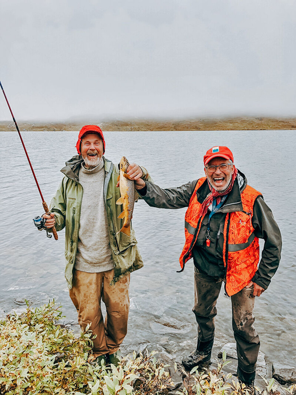 Enorm lykkerus hos pappa, Anton Rikstad (t.v.) og kamerat Hans Mack Berger da de fikk i land storørreten, forteller fotografen Andrea Rikstad Hagstrøm. Hun gikk til topps i klassen «Sammen på jakt- og fisketur». Enorm lykkerus hos pappa, Anton Rikstad (t.v.) og kamerat Hans Mack Berger da de fikk i land storørreten, forteller fotografen Andrea Rikstad Hagstrøm. Hun gikk til topps i klassen «Sammen på jakt- og fisketur».