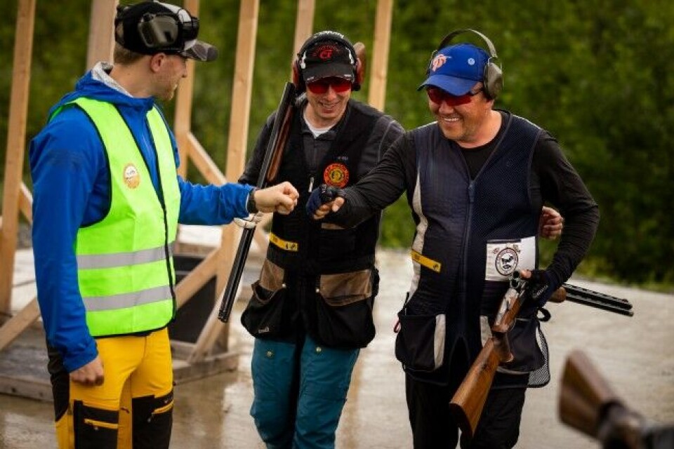 – Det var gøy! Alt stemte og det var så enkelt. Hver gang jeg løfta børsa, så var dua bare der. Jeg hadde ingenting å tape, så det var bare å gå på, utbryter Per Jonny Sara (Alta JFF) etter å ha skutt finaleserien uten ett bom. – Det var gøy! Alt stemte og det var så enkelt. Hver gang jeg løfta børsa, så var dua bare der. Jeg hadde ingenting å tape, så det var bare å gå på, utbryter Per Jonny Sara (Alta JFF) etter å ha skutt finaleserien uten ett bom.