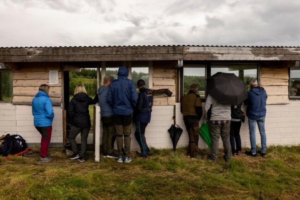 Publikum trosset litt regn. Publikum trosset litt regn.