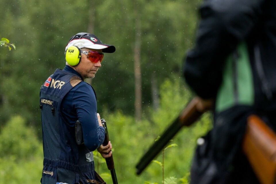 Tommy Andersen fra Eidanger JFF hadde vært med å sette opp årets NM-sti og var spent på hvor vanskelig den ville bli for skytterne. – Det er ganske liten skytesektor for to duer på de fleste postene, men vi hadde ikke plass til større sektor på årets sti, forteller den erfarne leirdueskytteren. Både han og de andre hugget likevel mye skog for å rydde plass til NM-stien. Tommy Andersen fra Eidanger JFF hadde vært med å sette opp årets NM-sti og var spent på hvor vanskelig den ville bli for skytterne. – Det er ganske liten skytesektor for to duer på de fleste postene, men vi hadde ikke plass til større sektor på årets sti, forteller den erfarne leirdueskytteren. Både han og de andre hugget likevel mye skog for å rydde plass til NM-stien.