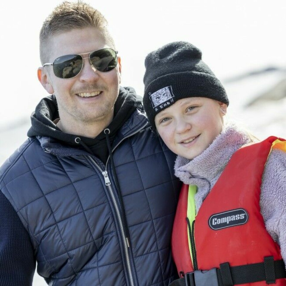 Helen Julia Hafsteinsdottir (12) og Hafsteinn Haraldsson fra Larvik (pappa opprinnelig fra Island) fikk høre om Sandefjord JFFs tilbud for unge gjennom bekjente.