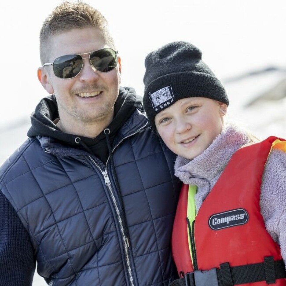 Helen Julia Hafsteinsdottir (12) og Hafsteinn Haraldsson fra Larvik (pappa opprinnelig fra Island) fikk høre om Sandefjord JFFs tilbud for unge gjennom bekjente. Helen Julia Hafsteinsdottir (12) og Hafsteinn Haraldsson fra Larvik (pappa opprinnelig fra Island) fikk høre om Sandefjord JFFs tilbud for unge gjennom bekjente.