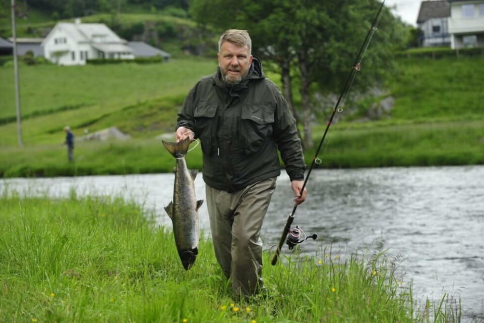 I Ørneshølen tre kilometer fra fjorden hoppet det plutselig enormt med laks, forteller Leif Handå. I Ørneshølen tre kilometer fra fjorden hoppet det plutselig enormt med laks, forteller Leif Handå.