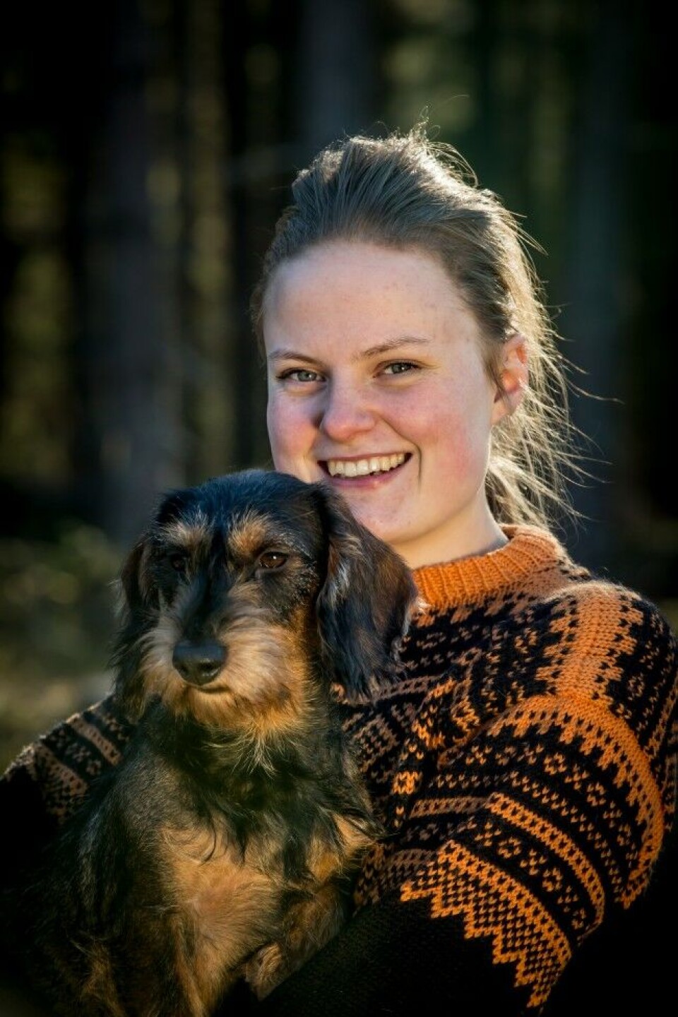 Ida Helene Selliseth jakter det meste av storvilt, samt småvilt innimellom. Men det er ikke bare i skogen denne dama har kontroll. For tida pusser hun opp egen bolig (gjør det meste av håndverket selv). Hun er også er den ene av driverne bak den unike interiørbutikken Snoka miljø AS på Granli i Kongsvinger. Ida Helene Selliseth jakter det meste av storvilt, samt småvilt innimellom. Men det er ikke bare i skogen denne dama har kontroll. For tida pusser hun opp egen bolig (gjør det meste av håndverket selv). Hun er også er den ene av driverne bak den unike interiørbutikken Snoka miljø AS på Granli i Kongsvinger.
