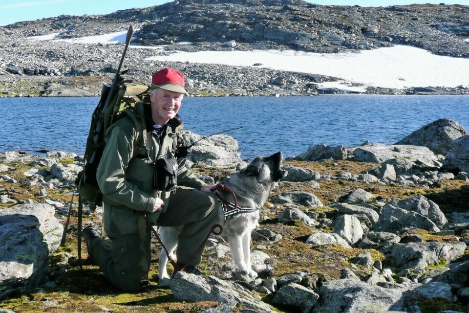 Forfatteren under oppsynstjeneste, Holmavatnet, Aurland. Området hører til sone 1 der det nå er tomt for dyr.