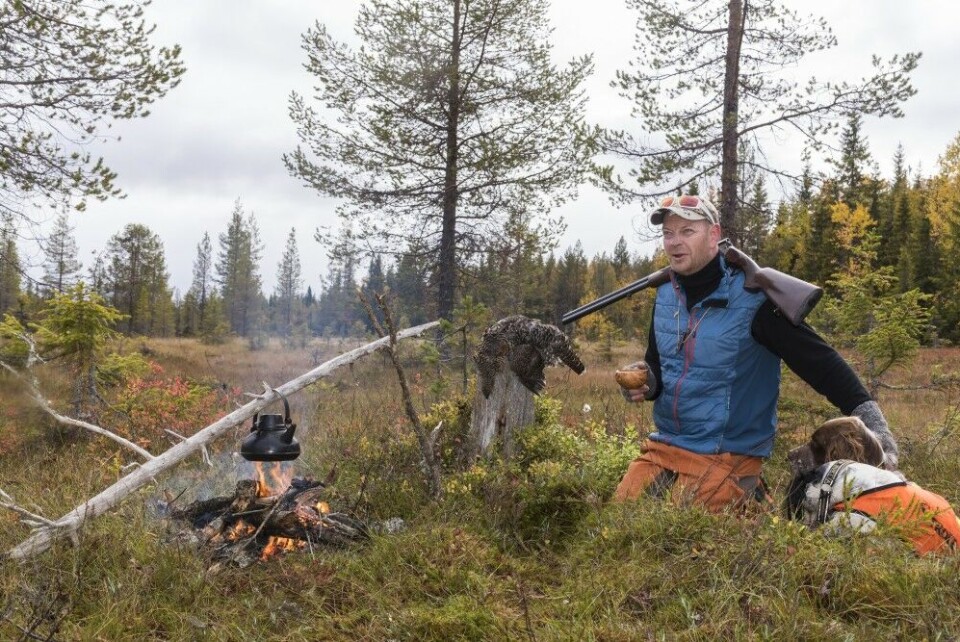 Livskvalitet. Å jakte kun med bjelle på hunden, gir en helt annen jaktopplevelse enn å gå «bak» en GPS-skjerm, mener Kai Korsmo. Livskvalitet. Å jakte kun med bjelle på hunden, gir en helt annen jaktopplevelse enn å gå «bak» en GPS-skjerm, mener Kai Korsmo.