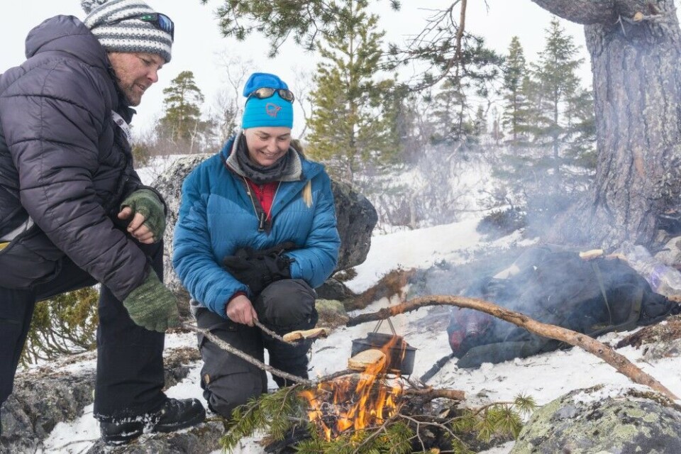 Gode hunder, bra tilgang på ryper, en kaffekjele, noen ostesmørbrød og en grei værprognose. Mer forlanger ikke Frank Brekke og Anita Inderdal av en dag i vinterfjellet. Gode hunder, bra tilgang på ryper, en kaffekjele, noen ostesmørbrød og en grei værprognose. Mer forlanger ikke Frank Brekke og Anita Inderdal av en dag i vinterfjellet.