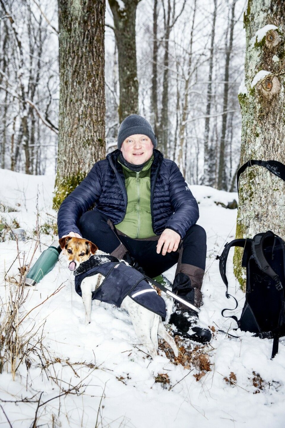 – Når jeg løfter kikkerten for å undersøke hva som rører seg ute på engene eller langs skogkanten, er det veldig ofte en katt. Det er bestandig en skuffelse. Ikke fordi jeg har noe imot katter, de kan være morsomme å følge med på, men en katt er ingen ting å skrive hjem om. – Når jeg løfter kikkerten for å undersøke hva som rører seg ute på engene eller langs skogkanten, er det veldig ofte en katt. Det er bestandig en skuffelse. Ikke fordi jeg har noe imot katter, de kan være morsomme å følge med på, men en katt er ingen ting å skrive hjem om.