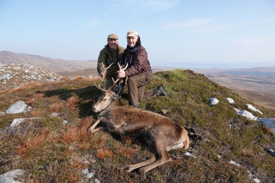 Far min (t.h.) fikk oppfylt sin gamle drøm på Jura, her sammen med sjef-stalker Craig Rozga. Far min (t.h.) fikk oppfylt sin gamle drøm på Jura, her sammen med sjef-stalker Craig Rozga.