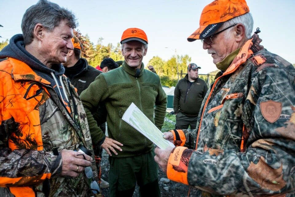 John-Kyrre Fjeldvik (t.v), Trond Thomassen (i midten) og Arne Dag Norheim, legger en plan for første drev. John-Kyrre Fjeldvik (t.v), Trond Thomassen (i midten) og Arne Dag Norheim, legger en plan for første drev.
