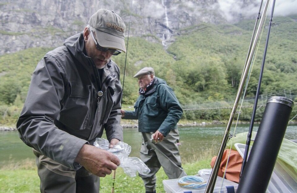 En kasteinstruktør må kunne beherske ulike stangklasser, med ulike snørekombinasjoner. En kasteinstruktør må kunne beherske ulike stangklasser, med ulike snørekombinasjoner.