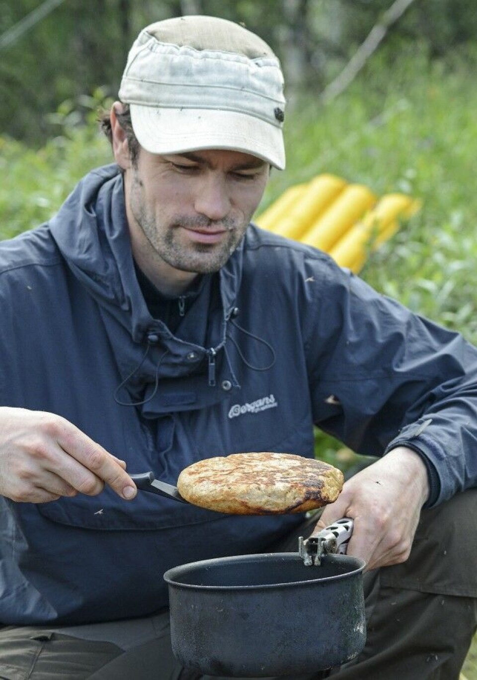 Brødbakst og bålfyring er et av turens mange høydepunkter. Brødbakst og bålfyring er et av turens mange høydepunkter.