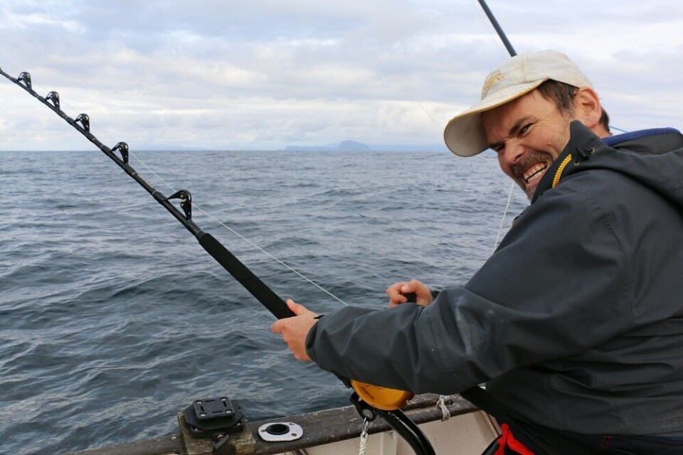 John Ivar Askevold med sitt livs fisk i andre enden og en hard kamp foran seg. John Ivar Askevold med sitt livs fisk i andre enden og en hard kamp foran seg.
