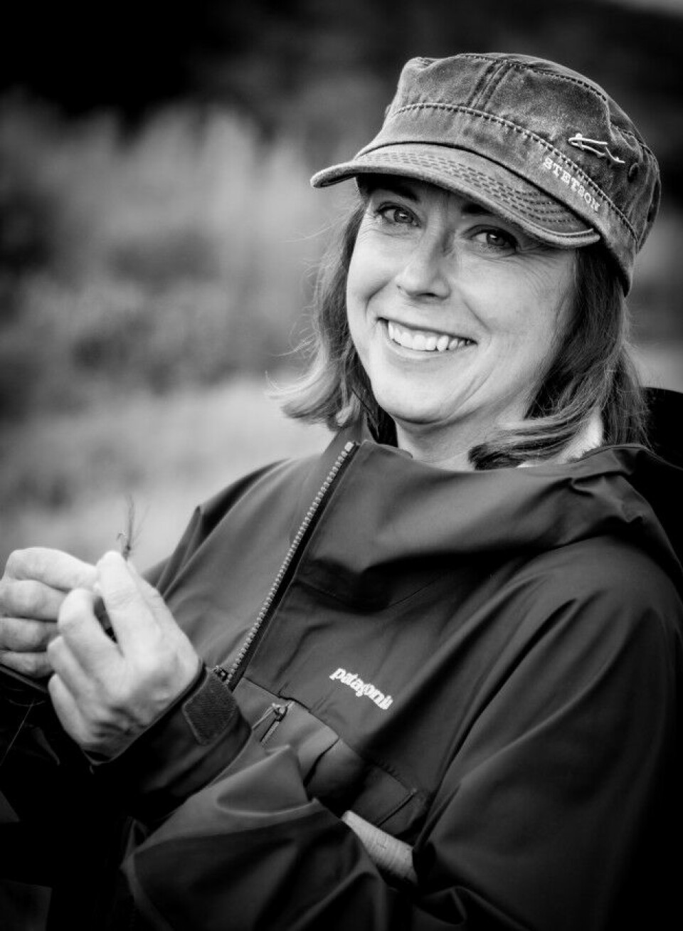 Marit Skandfer fra Tønsberg er lidenskapelig fluefisker. Sommerstid er det Finnmark og laks som gjelder, resten av året jakter hun sjøørret og havabbor i Vestfold-skjærgården.