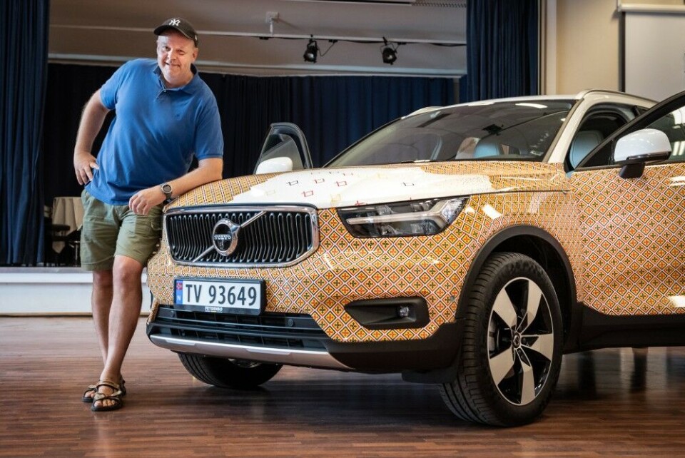 Det spares ikke på kronene når man inviterer til ørretfestival i Jølster. En splitter ny bil er hovedpremien! Lars Bendik Johansen fra Oslo kunne kjøre godt fornøyd østover i en Volvo XC 40 til 460 000 kroner etter fjorårets festival. Det spares ikke på kronene når man inviterer til ørretfestival i Jølster. En splitter ny bil er hovedpremien! Lars Bendik Johansen fra Oslo kunne kjøre godt fornøyd østover i en Volvo XC 40 til 460 000 kroner etter fjorårets festival.