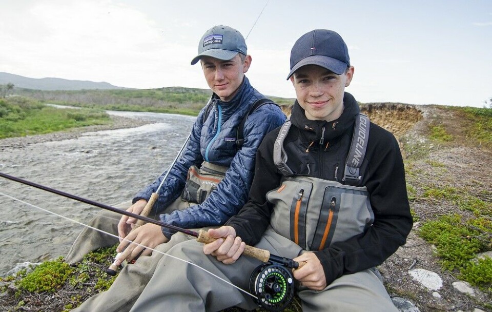 Jakob Bjørklund (t.v.) og Rickard Loen møttes under Camp Villaks i Altaelva. I 2017 deltok de på til sammen åtte laksecamper. Jakob Bjørklund (t.v.) og Rickard Loen møttes under Camp Villaks i Altaelva. I 2017 deltok de på til sammen åtte laksecamper.