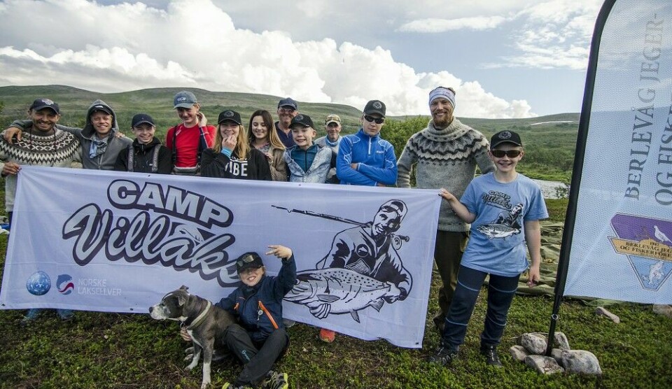 Er du i alderen 14–18 år og har lyst til å prøve laksefiske for første gang, er Camp Villaks en enestående mulighet. Her er deltakerne på campen i Kongsfjordelva i Finnmark, 7.–10. august i 2017.