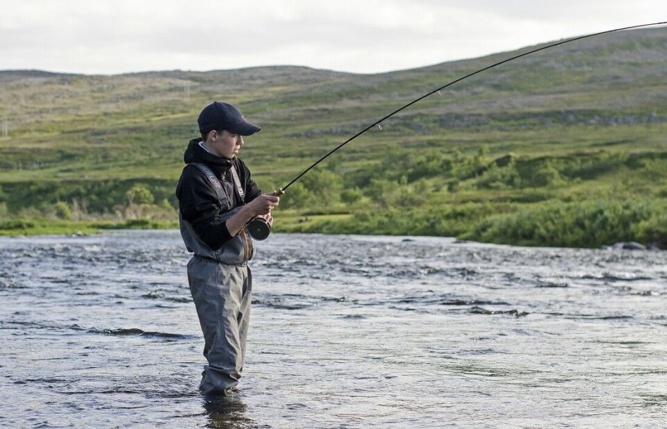Rickard Loen har fast fisk i Kongsfjordelva. Camp Villaks leverer varene i form av uforglemmelige opplevelser. Rickard Loen har fast fisk i Kongsfjordelva. Camp Villaks leverer varene i form av uforglemmelige opplevelser.