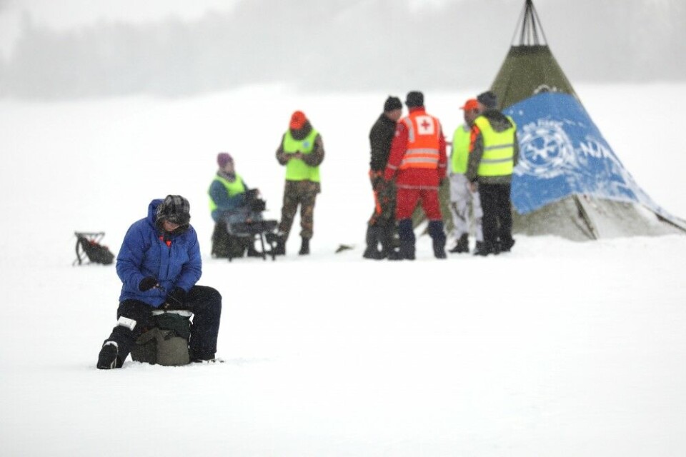 Været snudde fra lørdag til søndag, og deltakerne måtte tåle tidvis tett snødrev. Røde Kors og NJFF holdt fortet med to lavvoer. Været snudde fra lørdag til søndag, og deltakerne måtte tåle tidvis tett snødrev. Røde Kors og NJFF holdt fortet med to lavvoer.
