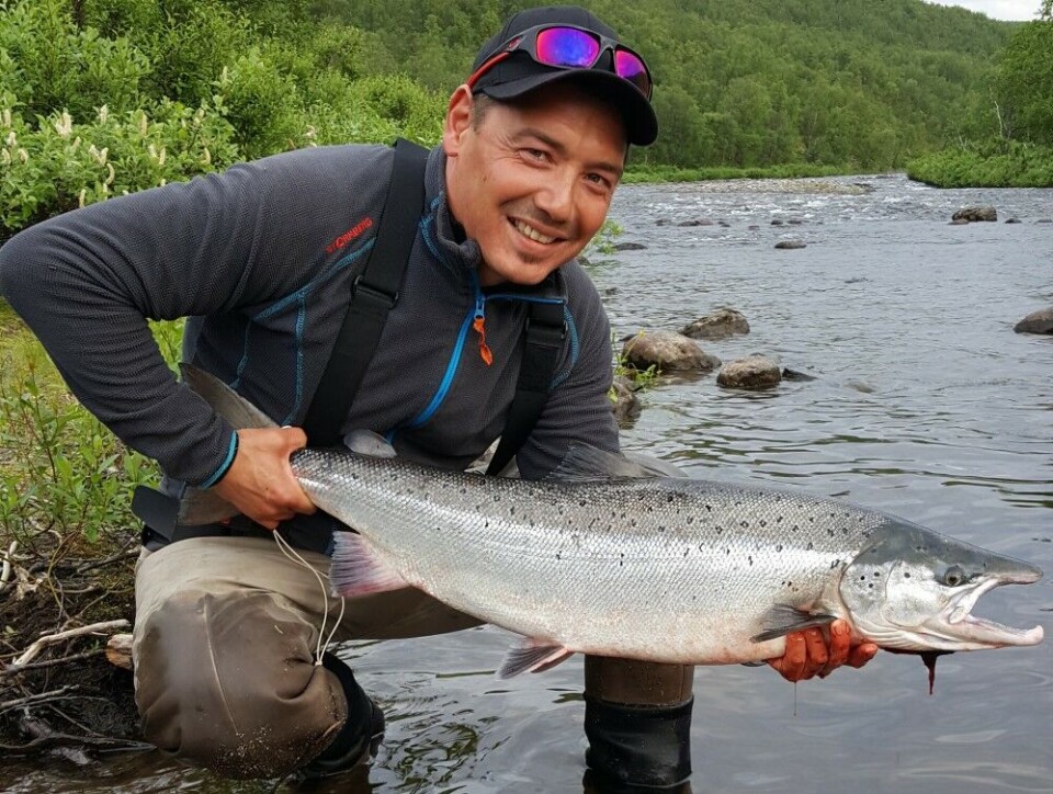 Også en fylkessekretær i NJFF krysser grenser i jakta på laks. Denne tok Karl-Petter i en finnmarkselv i sommer. Også en fylkessekretær i NJFF krysser grenser i jakta på laks. Denne tok Karl-Petter i en finnmarkselv i sommer.