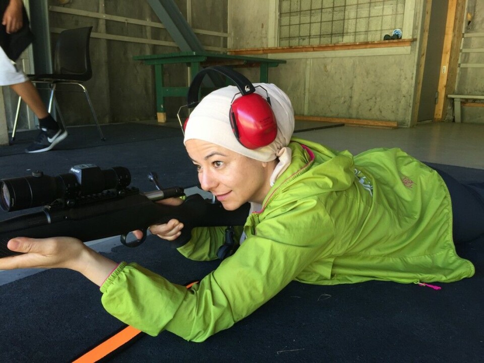 Havva Ince i trening på riflebanen. I 2017 brøyt hun en ny barriere, da hun tok jegerprøven i regi av NJFF Buskerud. Her i sving Havva Ince i trening på riflebanen. I 2017 brøyt hun en ny barriere, da hun tok jegerprøven i regi av NJFF Buskerud. Her i sving