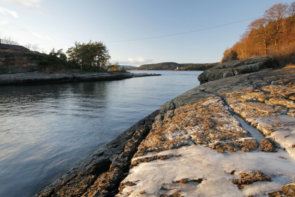 Området øst for Rødtangen, ved Solfjellåsene, har en lang og variert kystlinje, godt egnet for fiske. Her sundet mellom Solfjellskjæret og fastlandet. Området øst for Rødtangen, ved Solfjellåsene, har en lang og variert kystlinje, godt egnet for fiske. Her sundet mellom Solfjellskjæret og fastlandet.