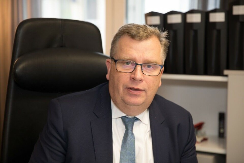 – Det er rovviltnemndene som har myndighet til å vurdere kvoter for lisensfelling av ulv når bestandsmålet er nådd, sier statssekretær Atle Hamar, som ikke ønsker å uttale seg nærmere om tema på nåværende tidspunkt. – Det er rovviltnemndene som har myndighet til å vurdere kvoter for lisensfelling av ulv når bestandsmålet er nådd, sier statssekretær Atle Hamar, som ikke ønsker å uttale seg nærmere om tema på nåværende tidspunkt.