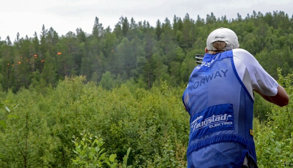 Sist gang NM leirduesti gikk i Troms (2014), var det Magne Gusland fra Brunlanes JFF som stakk av med pokalen. Han feide ned 98 av 100 duer. Sist gang NM leirduesti gikk i Troms (2014), var det Magne Gusland fra Brunlanes JFF som stakk av med pokalen. Han feide ned 98 av 100 duer.