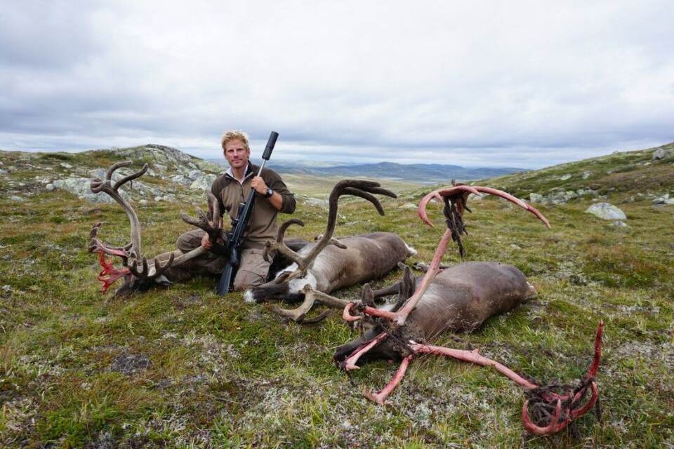 Kristian Kvaale Herregården fant en liten bukkeflokk nord for Møsvann på Hardangervidda. Det resulterte i tre fine bukker på kort tid. Kristian Kvaale Herregården fant en liten bukkeflokk nord for Møsvann på Hardangervidda. Det resulterte i tre fine bukker på kort tid.
